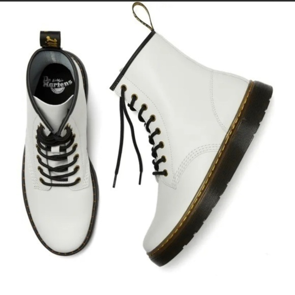 DR. MARTENS Zavala 8-Eyelet Combat Boot women size 9 - Picture 1 of 10